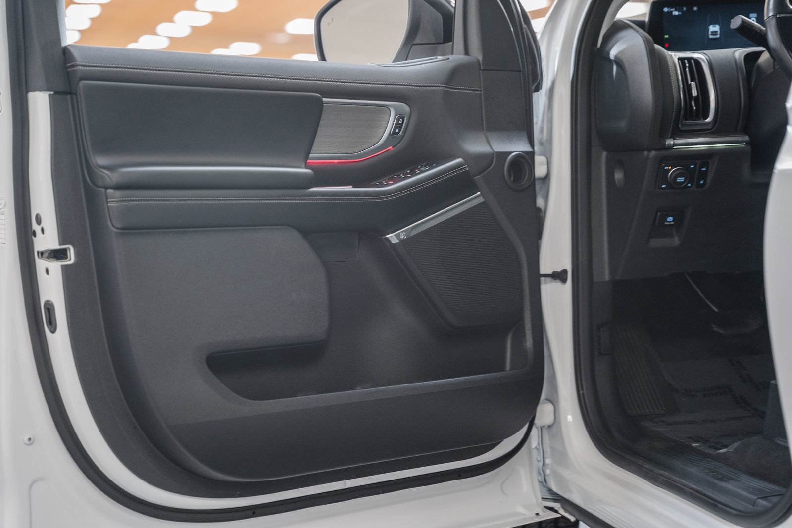 Certified 2025 Ford Expedition Max Platinum image 55