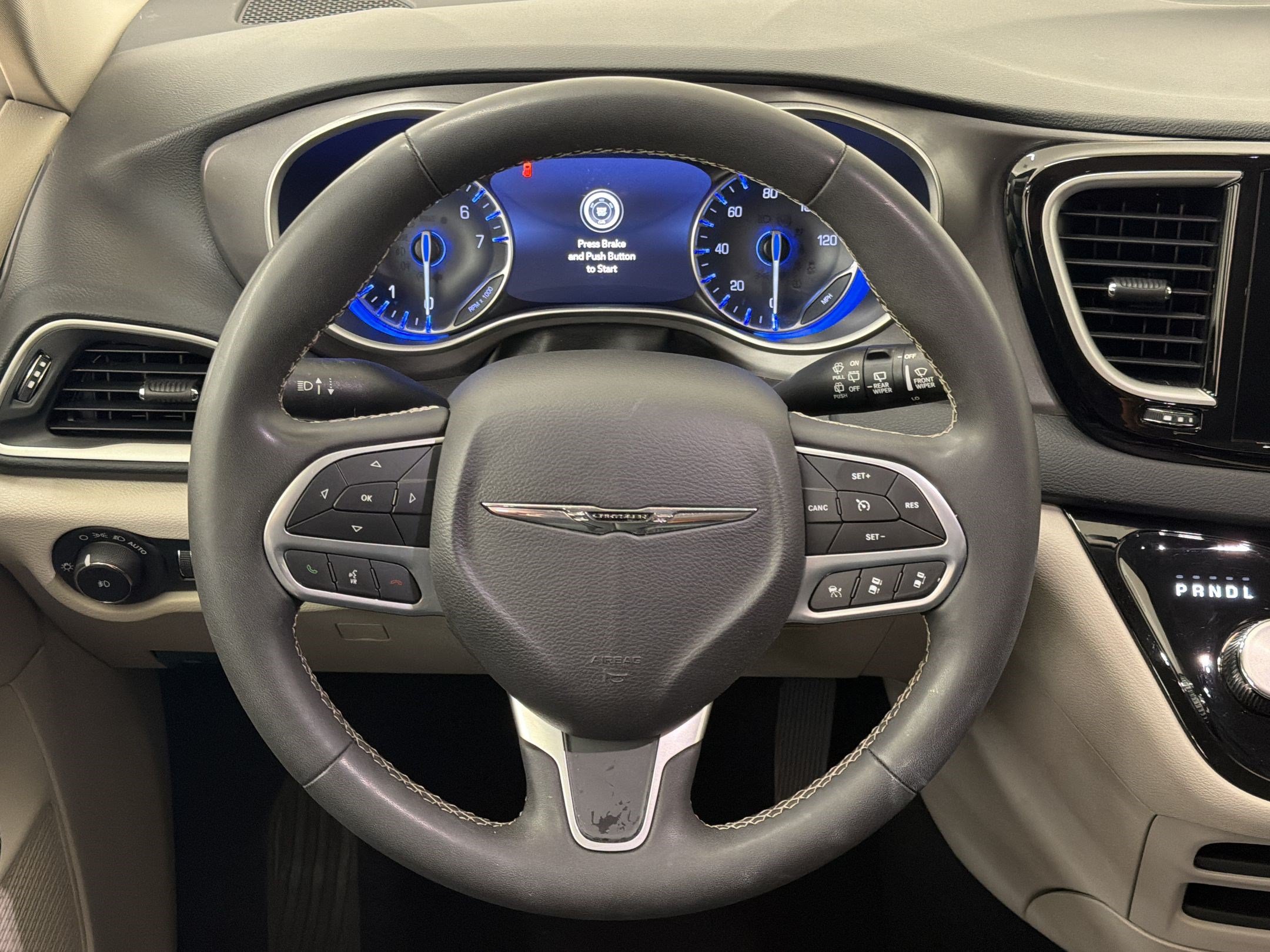 Used 2023 Chrysler Pacifica Touring-L FWD image 11