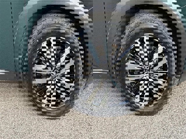 Used 2024 Nissan Pathfinder Platinum image 9