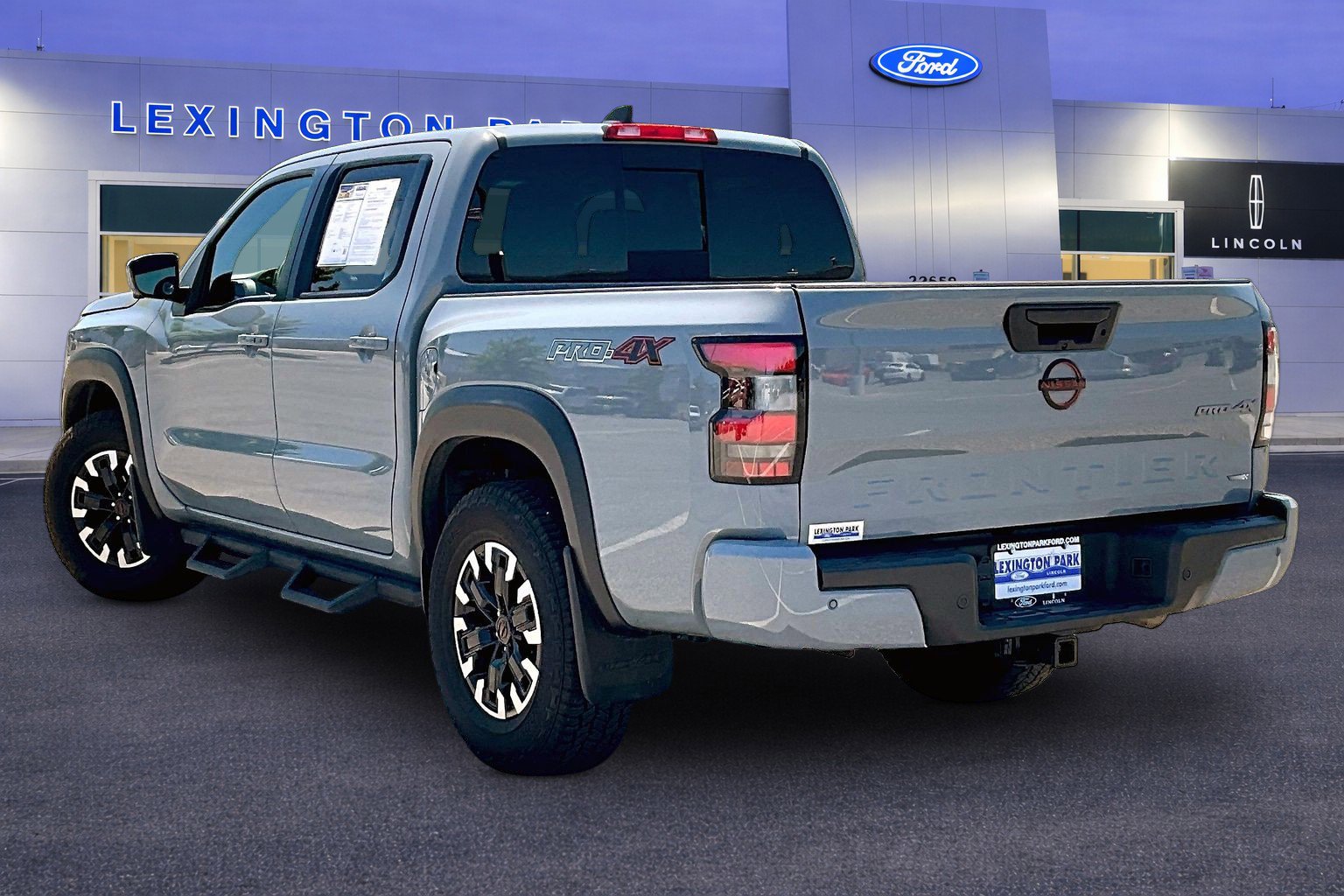 Used 2023 Nissan Frontier PRO-4X w/ Pro Convenience Package AWD/4WD image 4