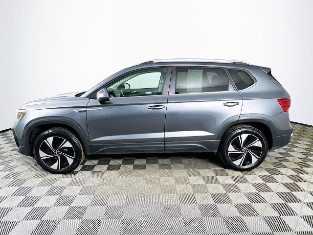 Used 2024 Volkswagen Taos SE w/ Panoramic Sunroof Package AWD/4WD image 4