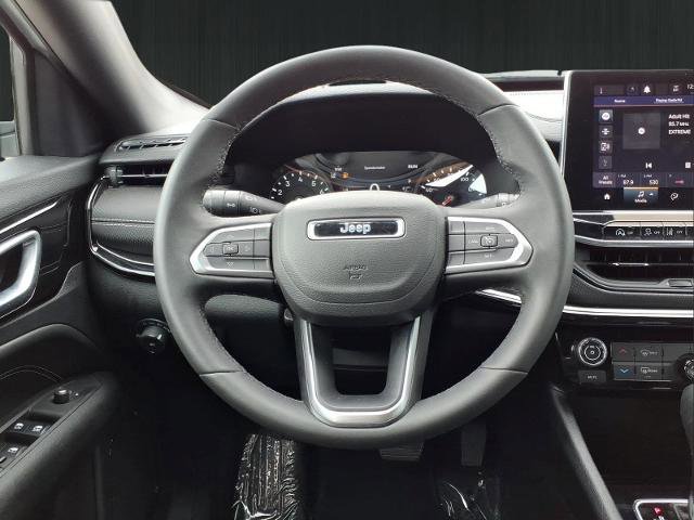 Used 2024 Jeep Compass Latitude w/ Convenience Group AWD/4WD image 19