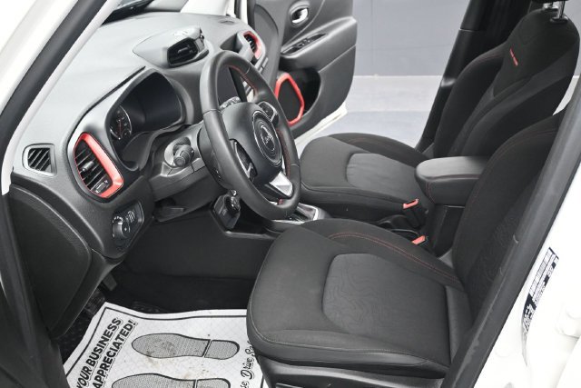 Used 2023 Jeep Renegade Trailhawk AWD/4WD image 6