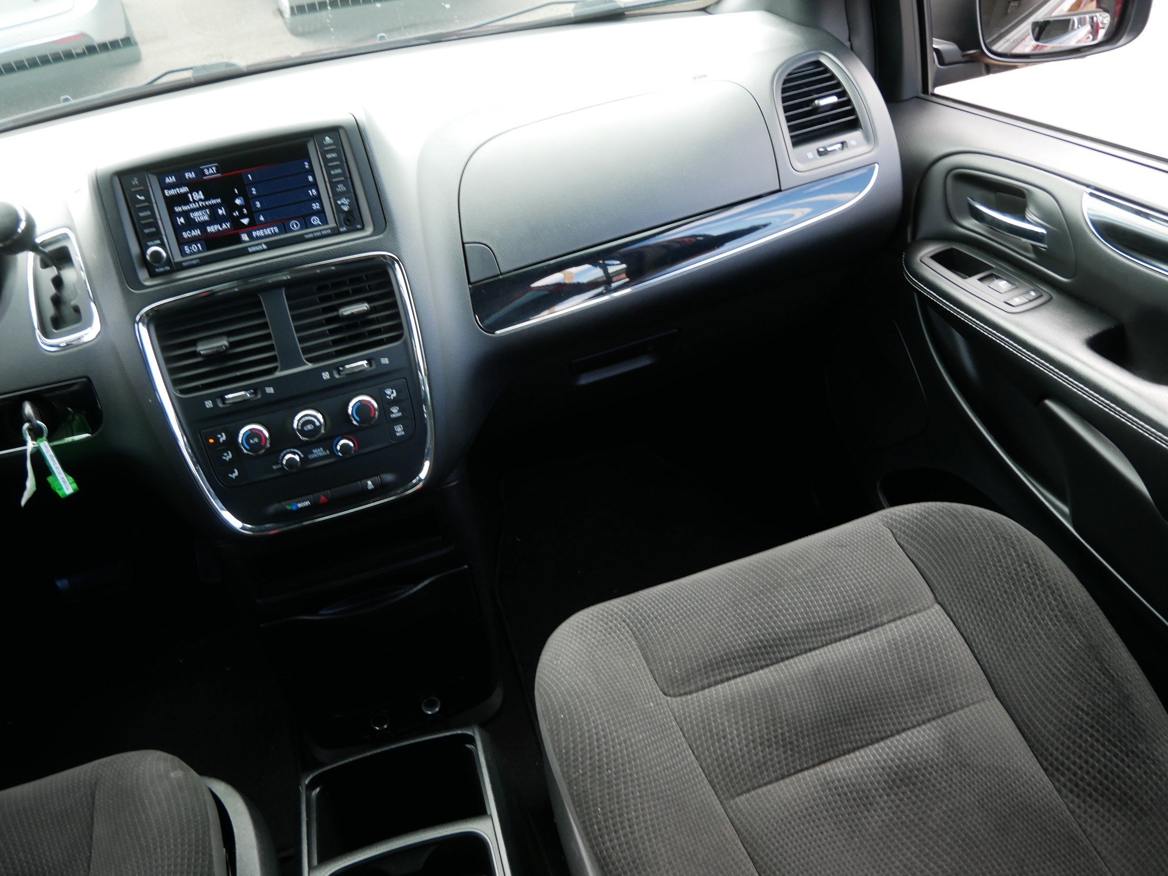 Used 2018 Dodge Grand Caravan SE FWD image 11