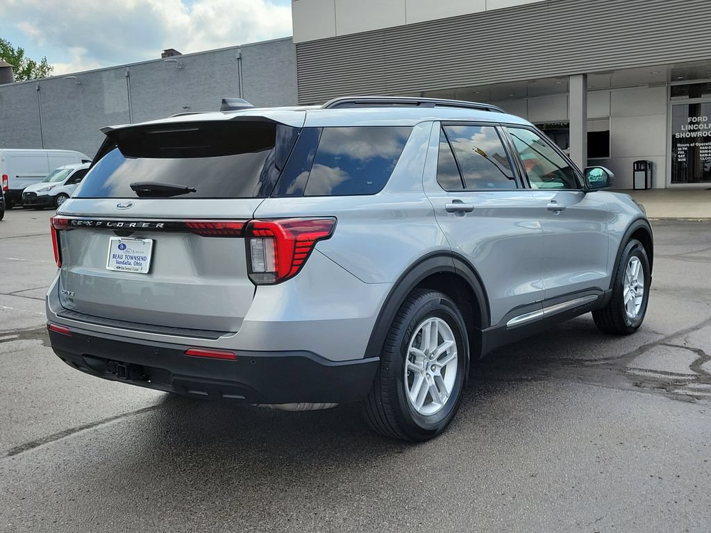 Certified 2025 Ford Explorer Active RWD image 4