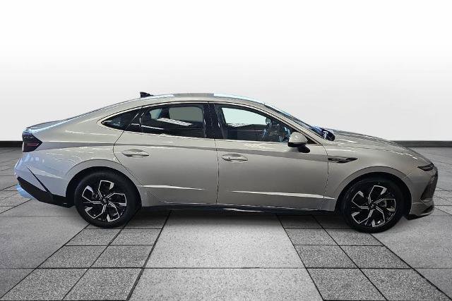 Used 2025 Hyundai Sonata SEL FWD image 4