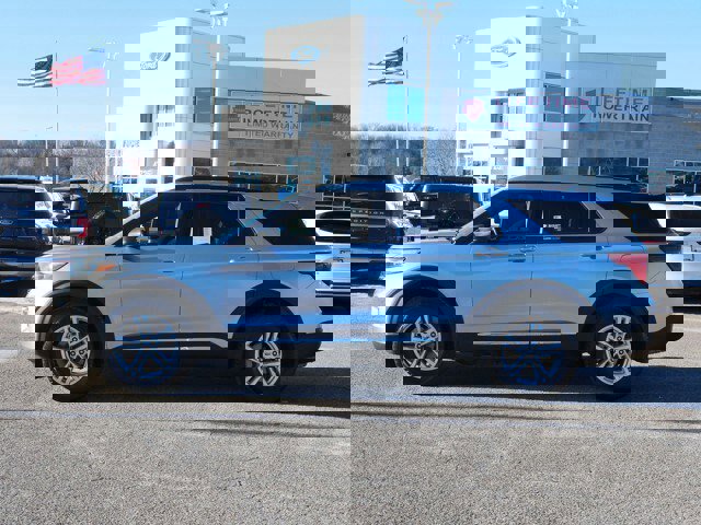 Certified 2020 Ford Explorer XLT w/ Equipment Group 202A image 2