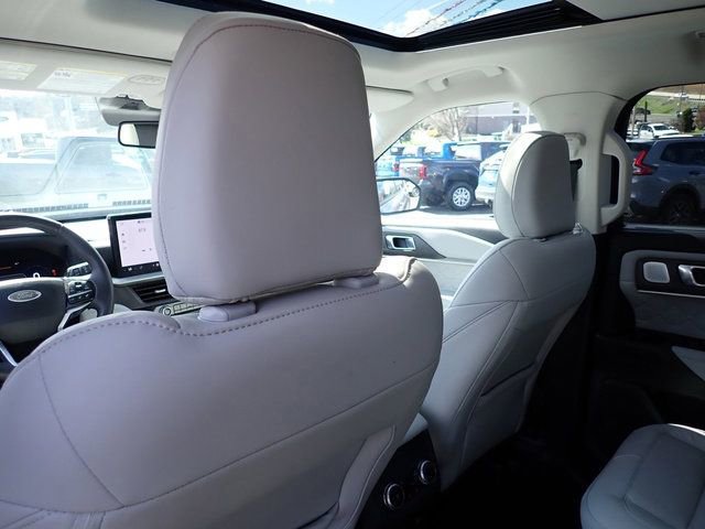 Certified 2025 Ford Explorer Platinum w/ LUX Leather Package AWD/4WD image 17