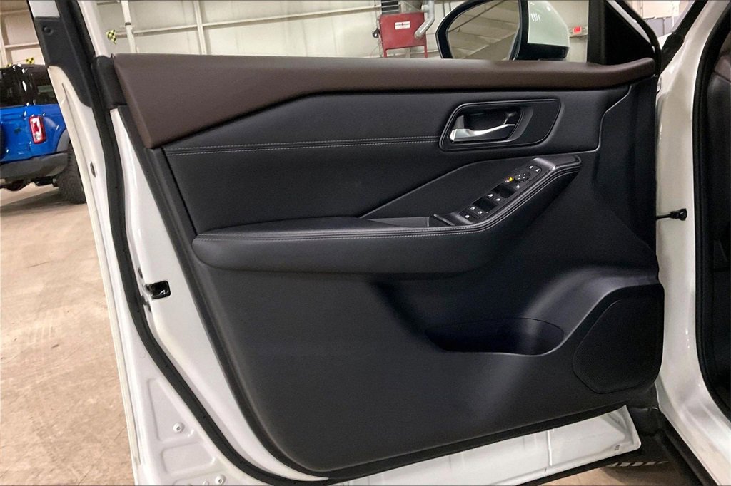 Used 2023 Nissan Rogue SV w/ SV Premium B Package image 22