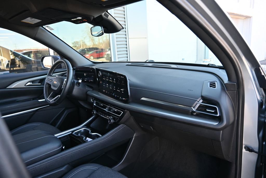 Used 2024 Chevrolet Traverse LS AWD/4WD image 22