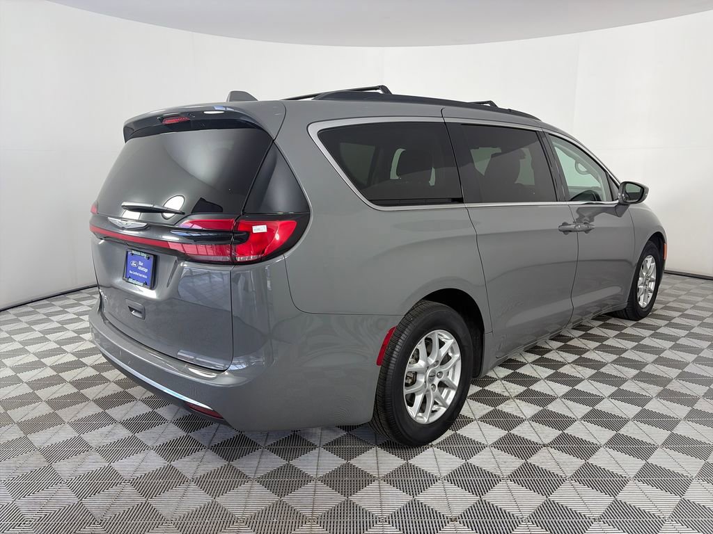 Used 2022 Chrysler Pacifica Touring-L FWD image 7