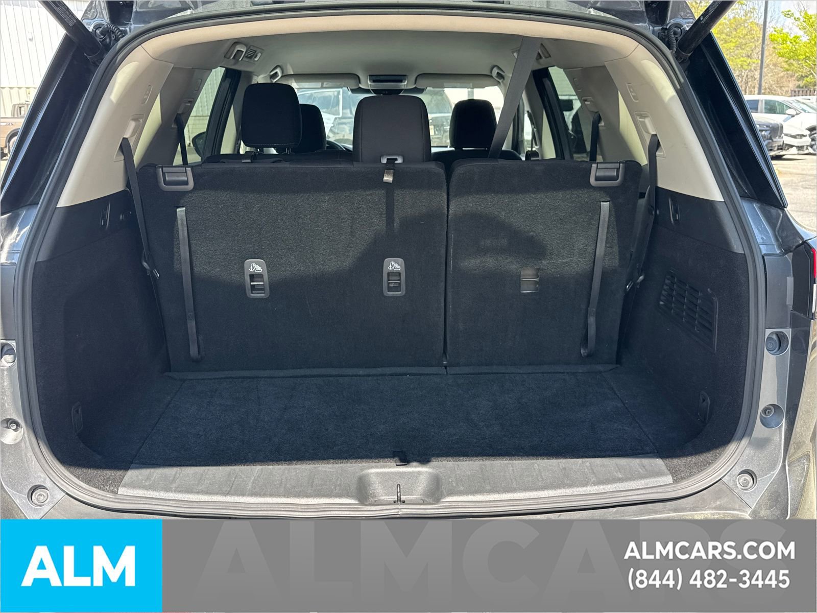 Used 2025 Nissan Pathfinder SV image 23