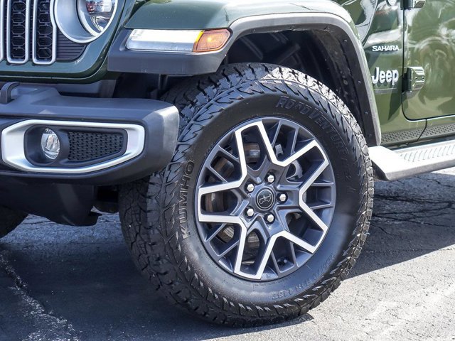 Used 2024 Jeep Wrangler Unlimited Sahara AWD/4WD image 4