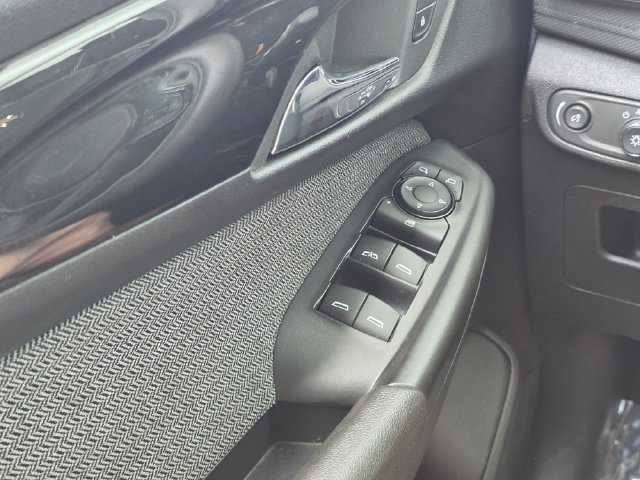 Used 2025 Chevrolet TrailBlazer LT AWD/4WD image 14
