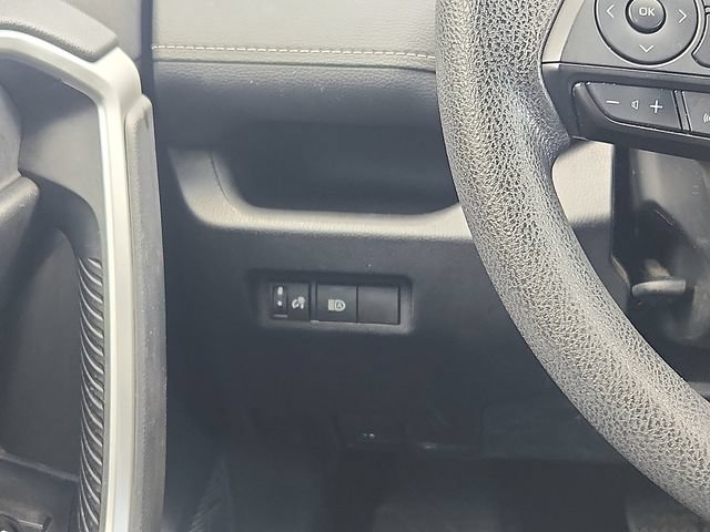 Used 2023 Toyota RAV4 LE AWD/4WD image 12