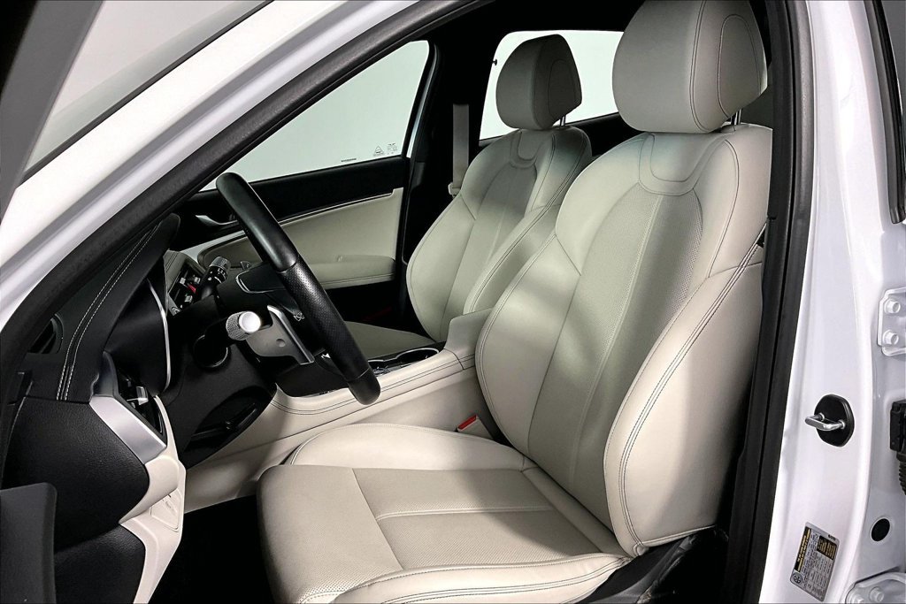 Used 2025 Genesis G70 2.5T RWD image 25