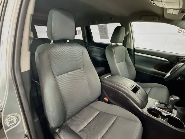 Used 2019 Toyota Highlander LE AWD/4WD image 27