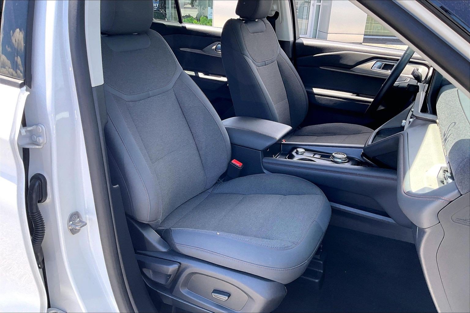 Certified 2025 Ford Explorer Active RWD image 7