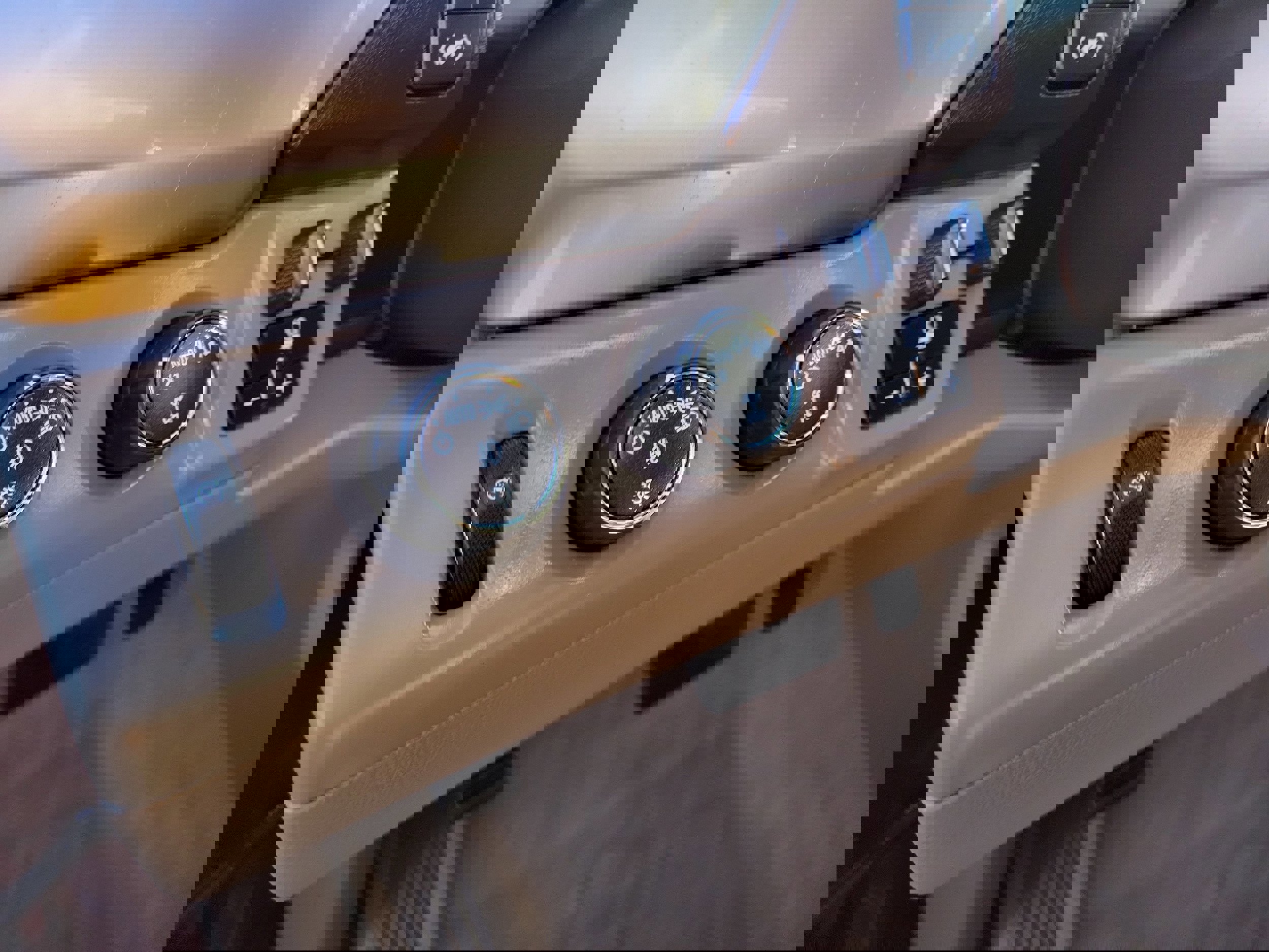 Used 2018 Chevrolet Suburban LT w/ Luxury Package image 24