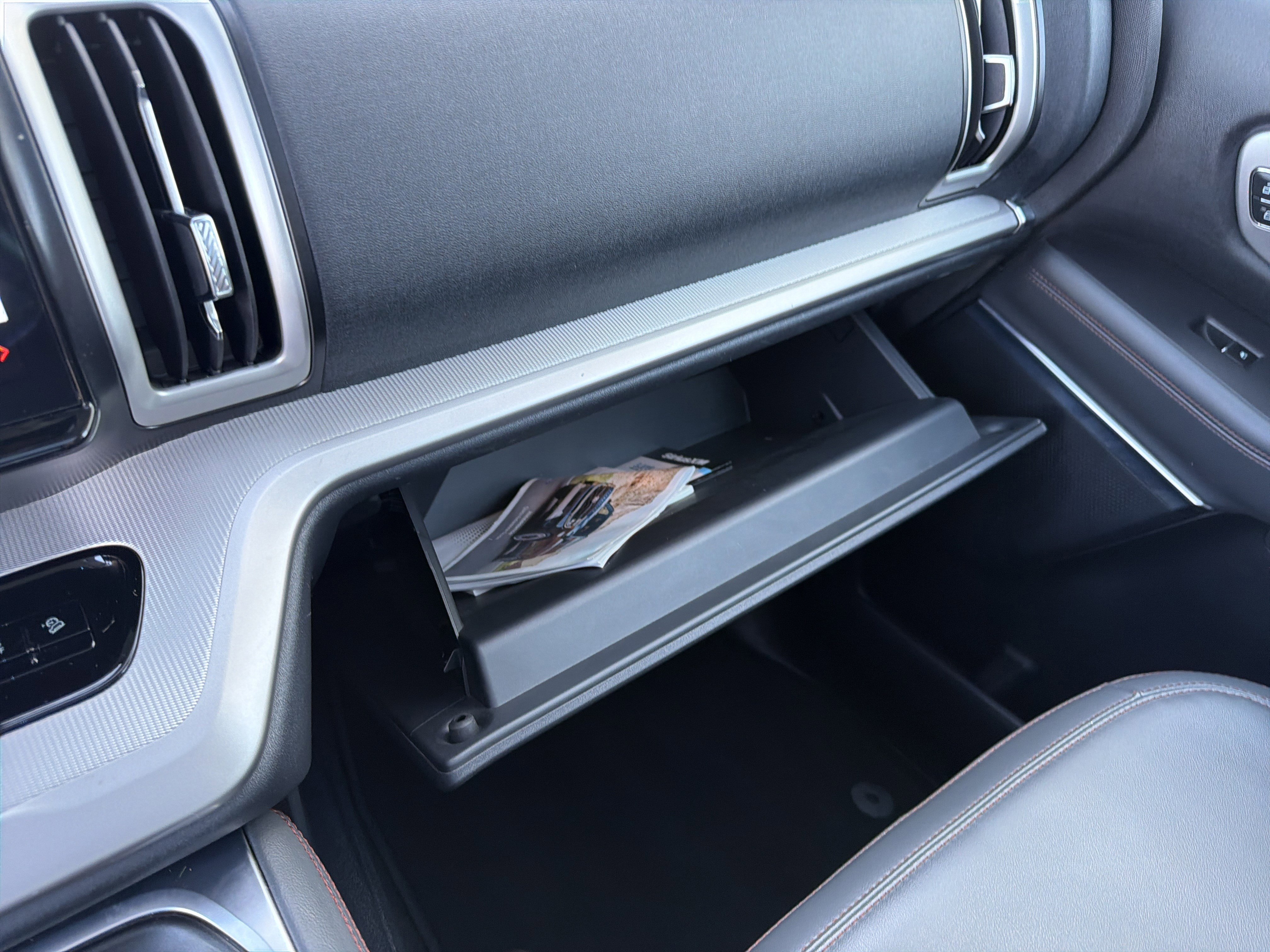 Certified 2025 Ford Expedition Active image 57