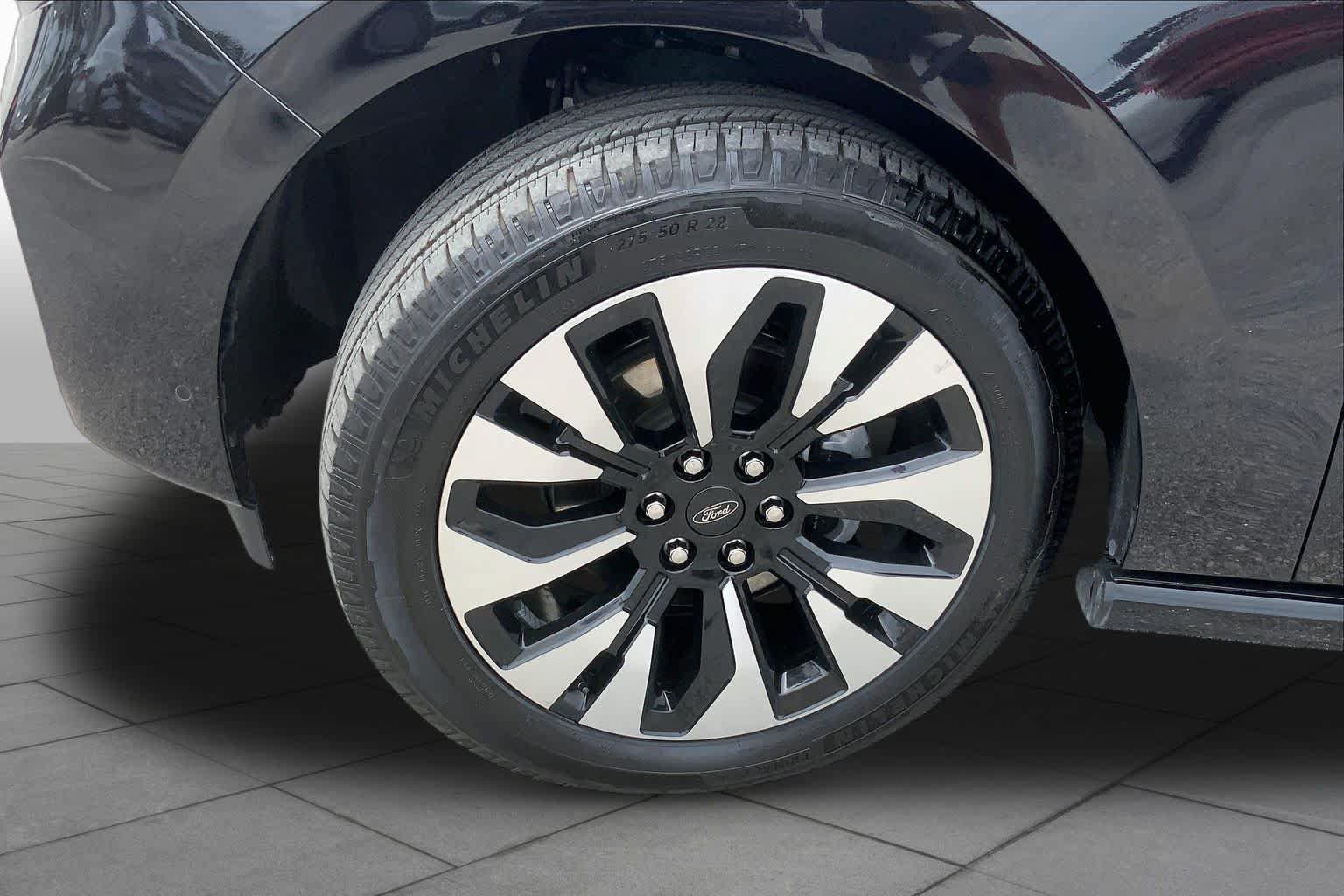 Certified 2025 Ford Expedition Platinum w/ Driver's Package AWD/4WD image 11