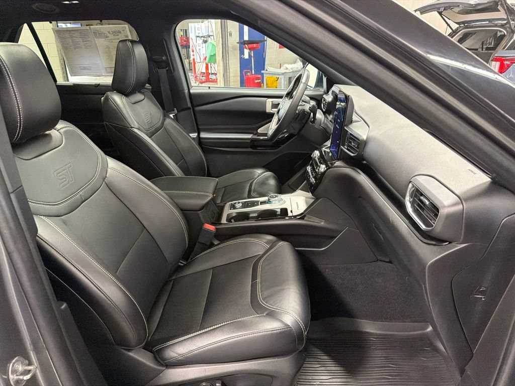 Certified 2024 Ford Explorer ST w/ Technology Package AWD/4WD image 9