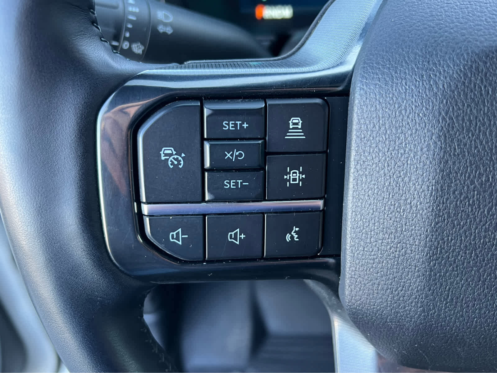 Certified 2025 Ford F350 Platinum image 32