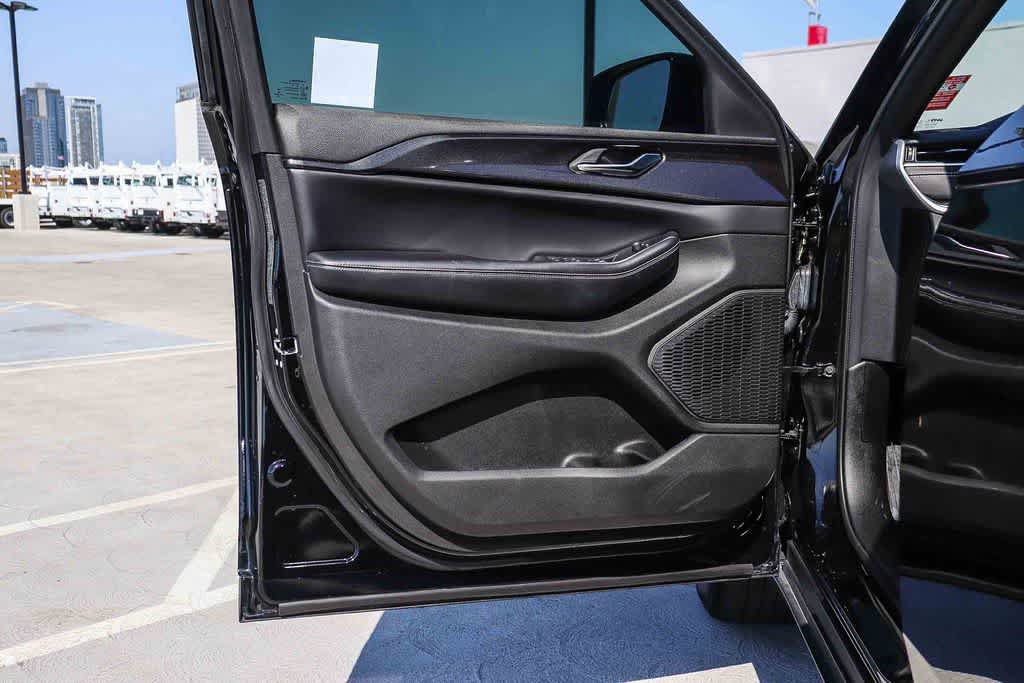 Used 2023 Jeep Grand Cherokee Altitude RWD image 22