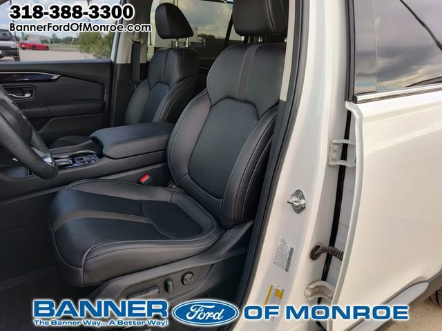 Used 2023 Honda Pilot Touring image 18