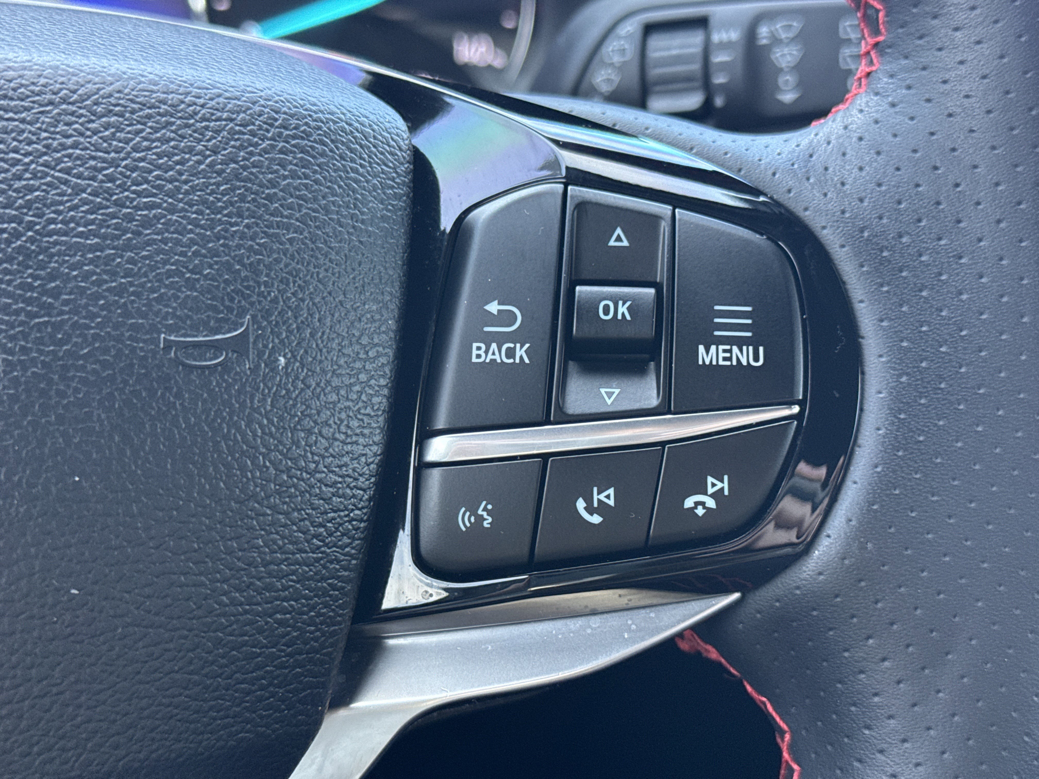 Certified 2024 Ford Explorer ST-Line w/ Class IV Trailer Tow Package image 17