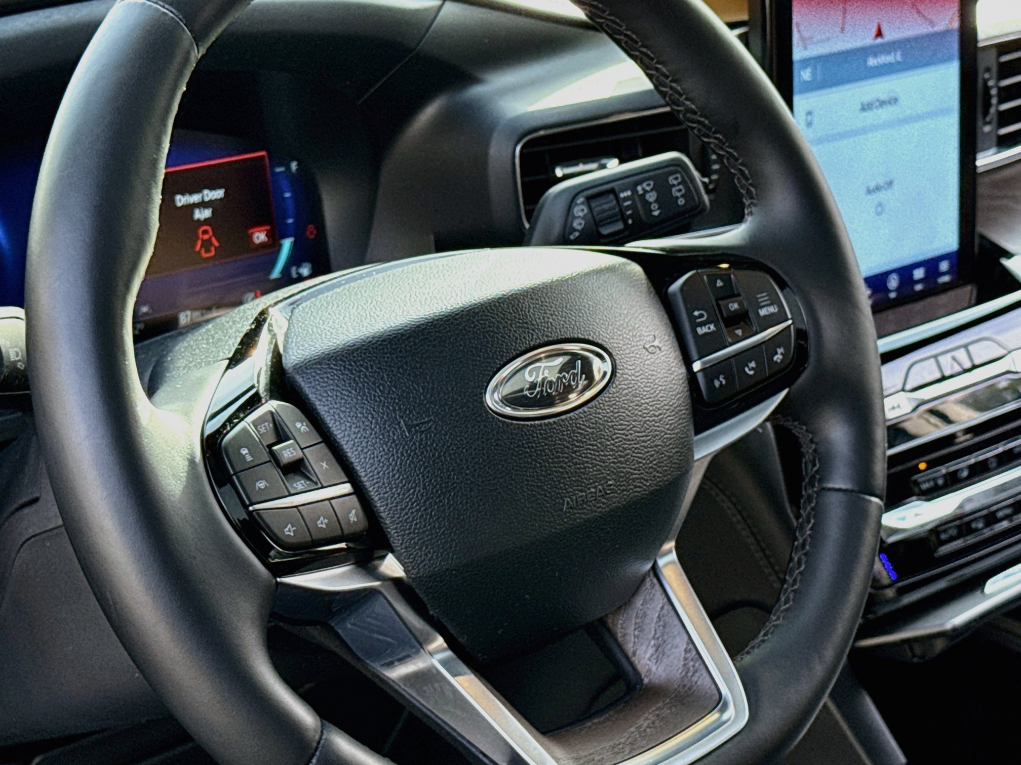Certified 2023 Ford Explorer Platinum w/ Technology Package AWD/4WD image 12