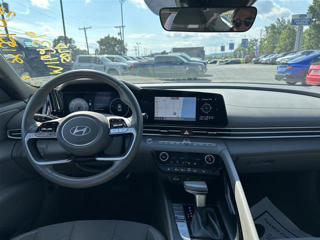 Used 2025 Hyundai Elantra SEL FWD image 37