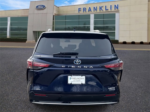Used 2022 Toyota Sienna Limited image 4