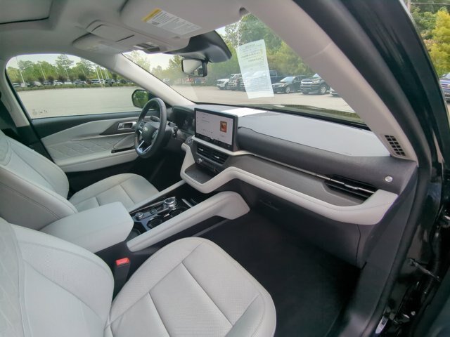 Certified 2025 Ford Explorer Platinum w/ Ultimate Package AWD/4WD image 29
