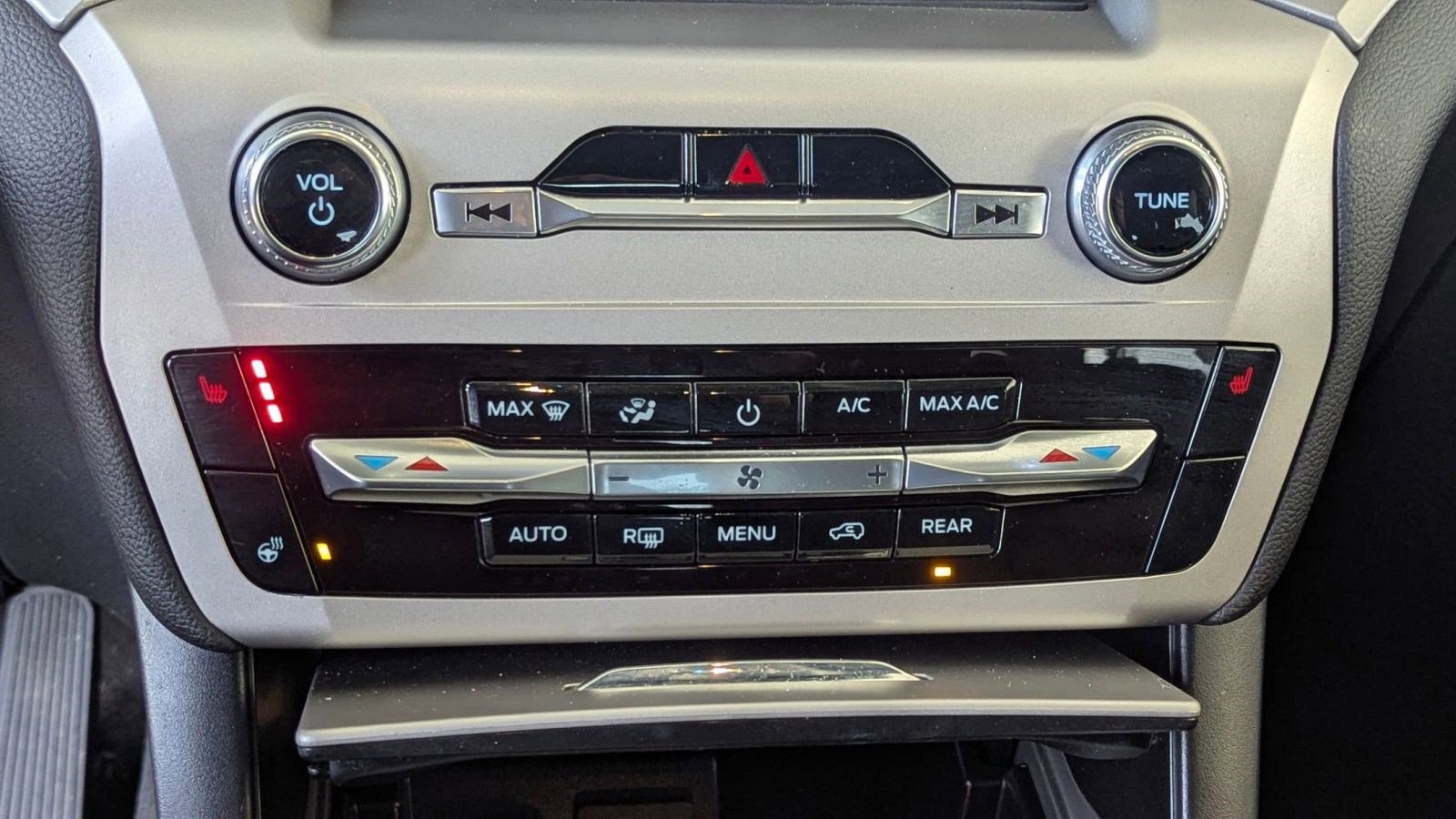 Certified 2022 Ford Explorer XLT w/ Equipment Group 202A image 27