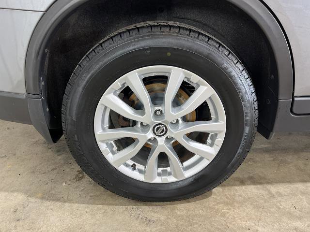 Used 2018 Nissan Rogue SV w/ Sun & Sound Touring Package image 30