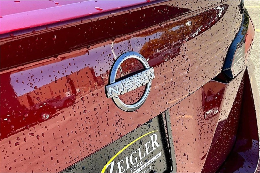 Used 2024 Nissan Versa SR w/ Trunk Package image 30