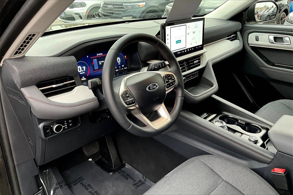Certified 2025 Ford Explorer Active image 13