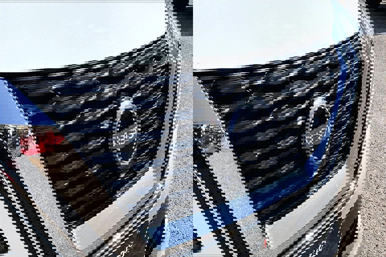 Used 2023 Nissan Rogue S image 32