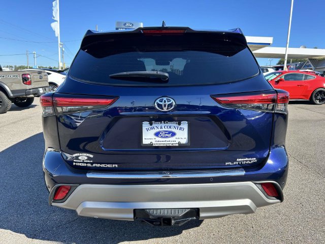 Used 2023 Toyota Highlander Platinum FWD image 6