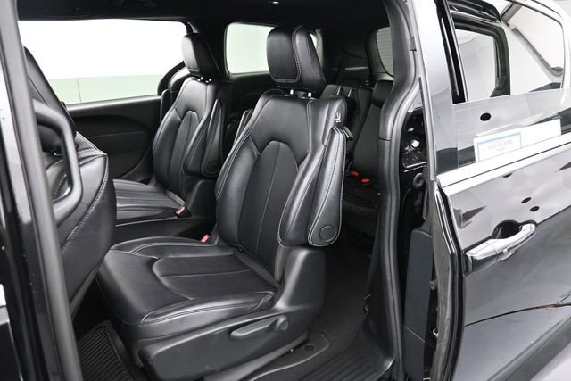 Used 2025 Chrysler Pacifica Select FWD image 25