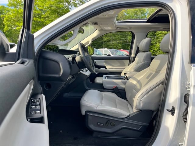 Certified 2025 Ford Expedition Active AWD/4WD image 18