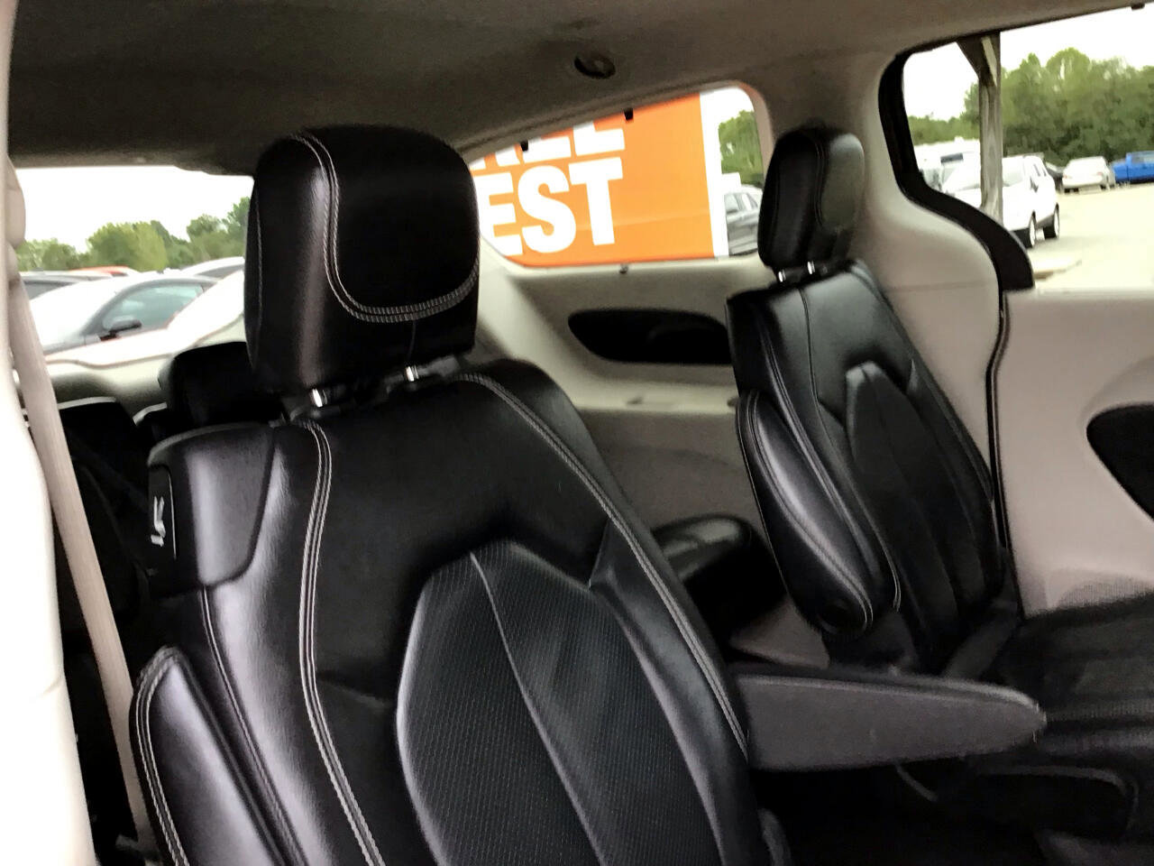 Used 2022 Chrysler Pacifica Touring-L image 44