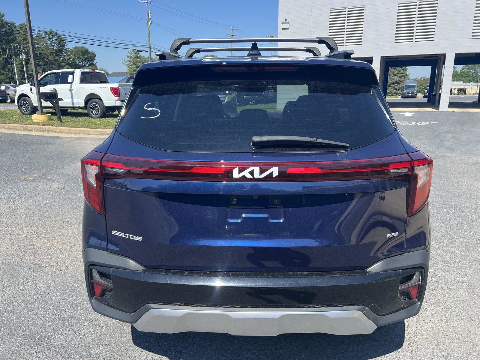 Used 2024 Kia Seltos SX w/ SX Sunroof Package AWD/4WD image 4