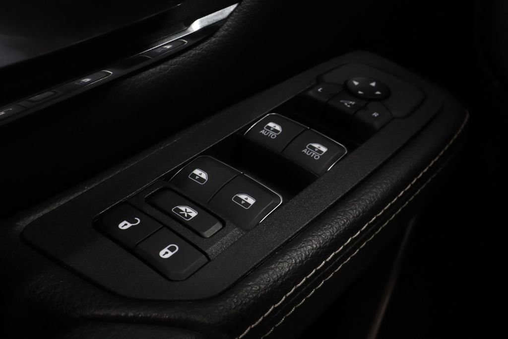 Used 2025 RAM 1500 Laramie w/ Sport Appearance Package AWD/4WD image 27
