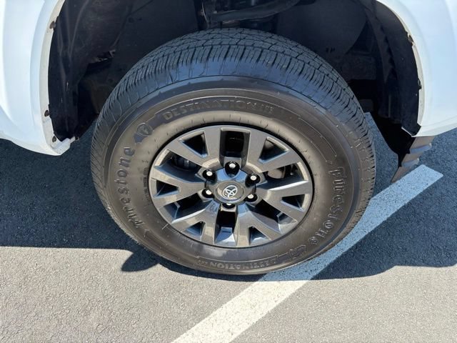 Used 2022 Toyota Tacoma SR5 w/ SR5 Appearance Package (SM) AWD/4WD image 9