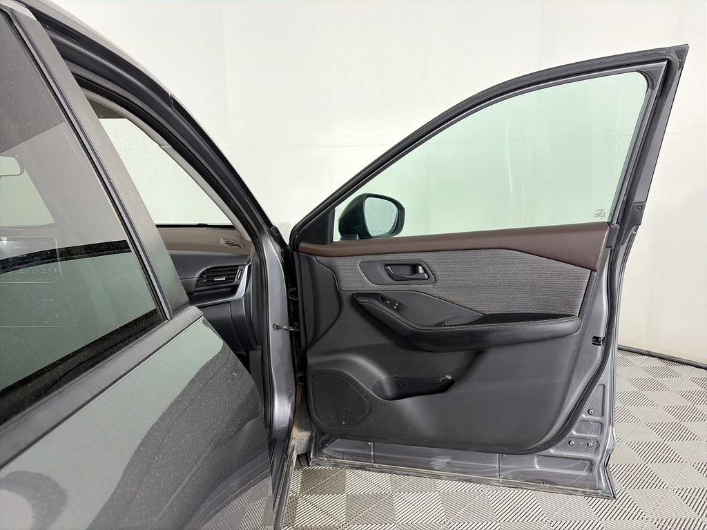 Used 2021 Nissan Rogue S AWD/4WD image 28