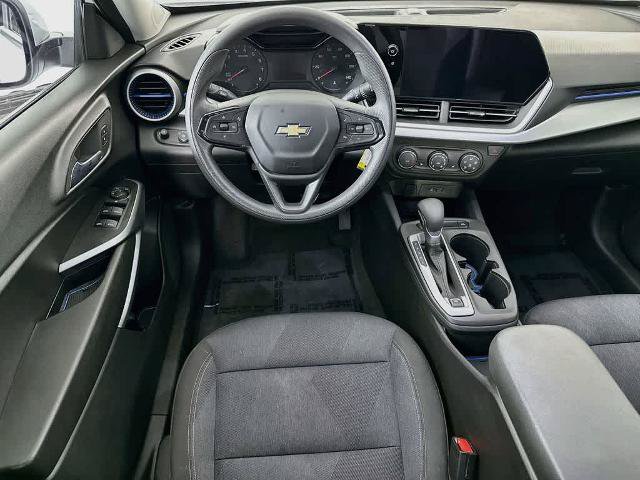 Used 2024 Chevrolet Trax LS w/ LS Convenience Package FWD image 9