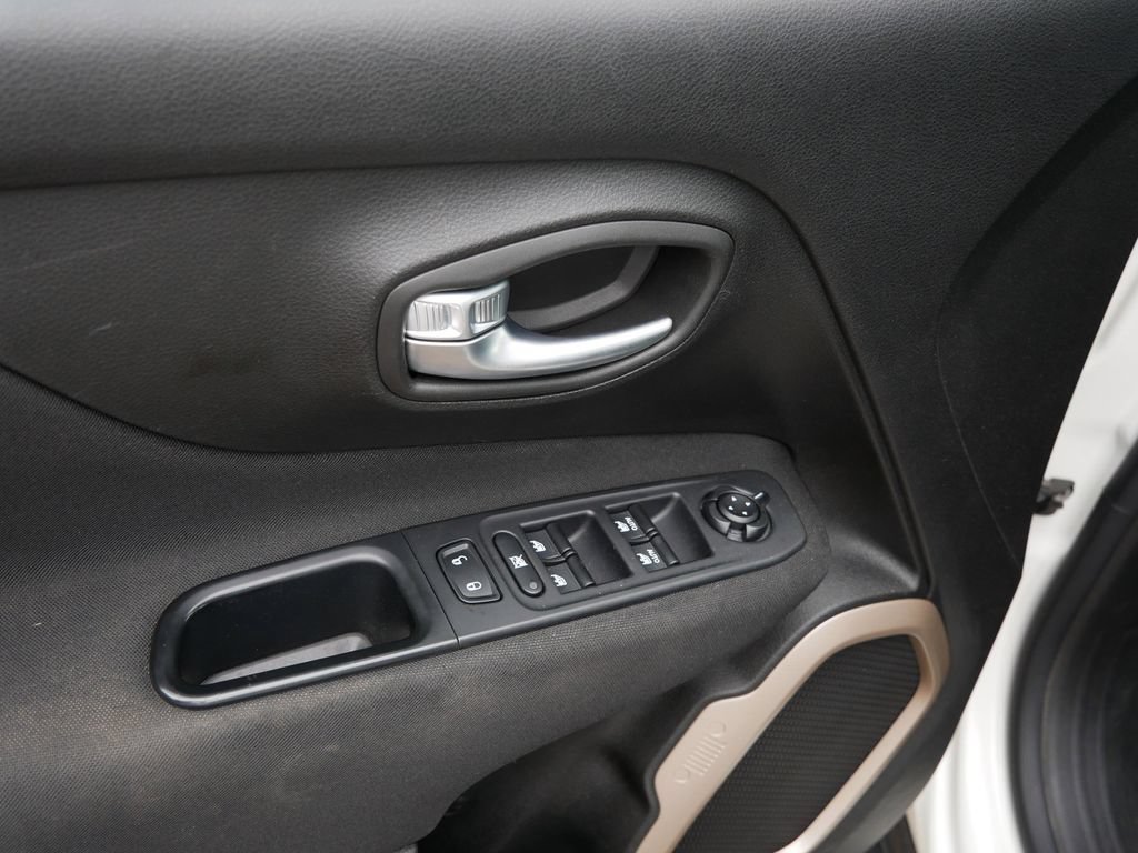 Used 2017 Jeep Renegade Latitude w/ Popular Equipment Group AWD/4WD image 15