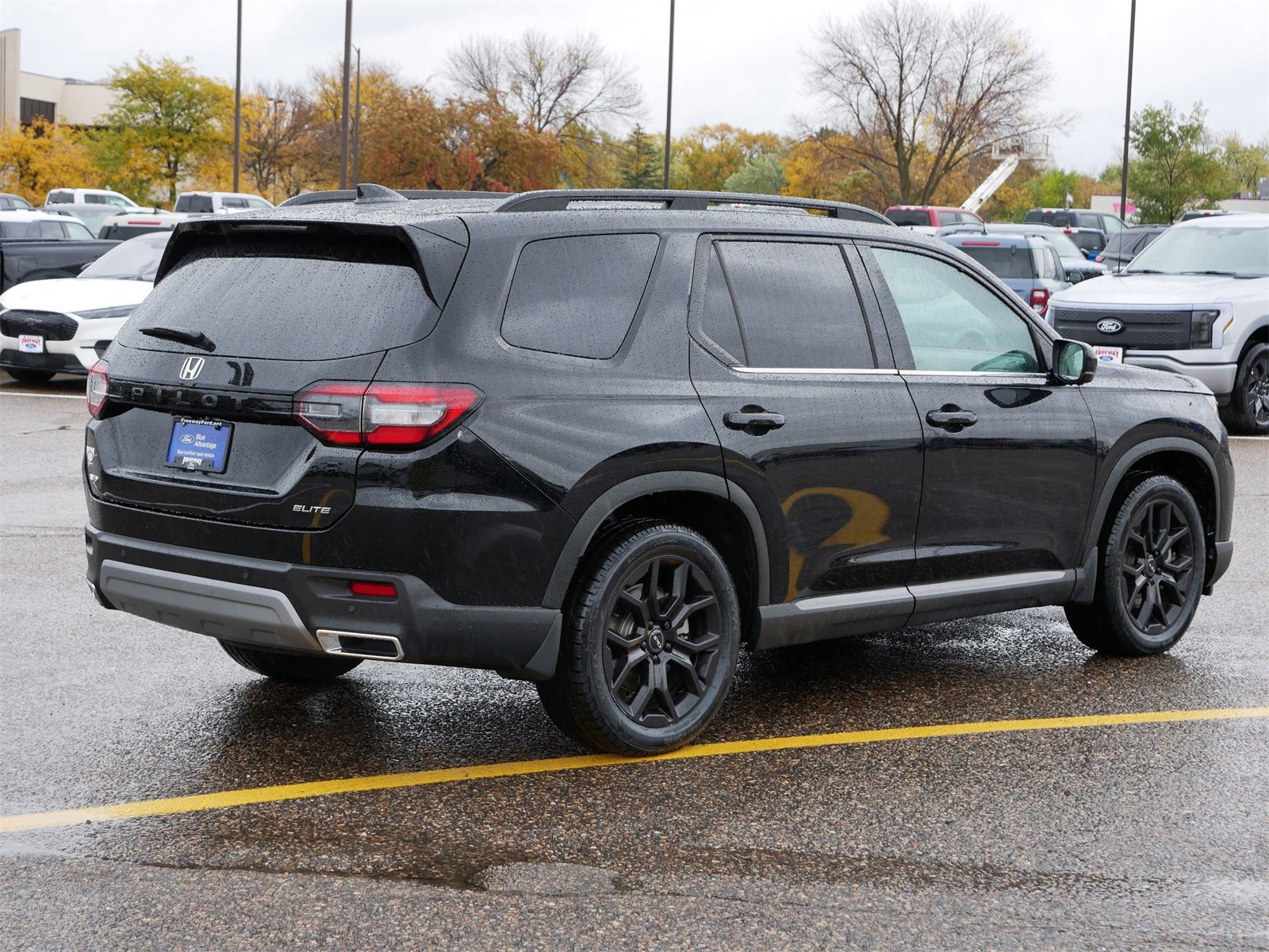 Used 2025 Honda Pilot Elite image 4